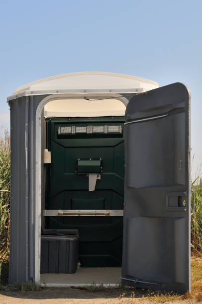 Best Porta potty delivery and setup  in Osceola, IN